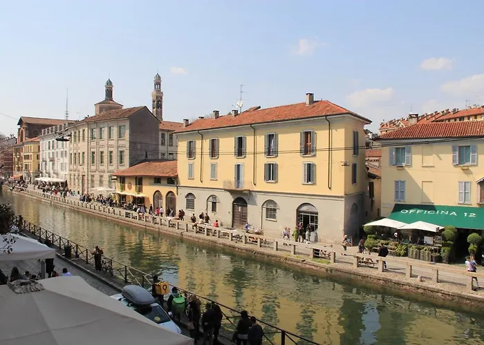 A Window On The Naviglio - B Mailand